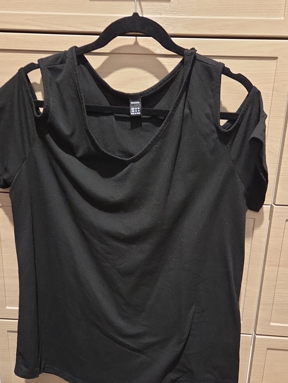 Women’s Black Cold-Shoulder Tee